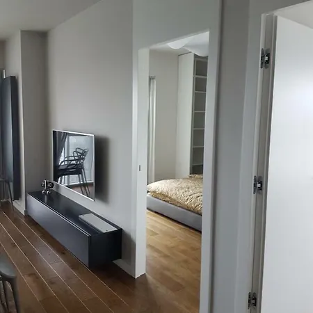 アパート Towarowa 37 *